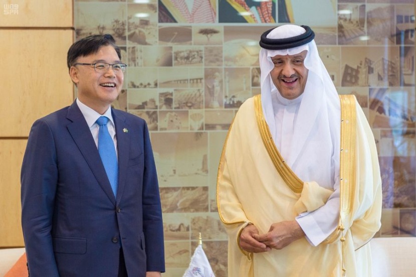 الأمير سلطان بن سلمان يبحث مع سفير كوريا الجنوبية الاستعدادات لافتتاح معرض "روائع آثار السعودية عبر العصور"