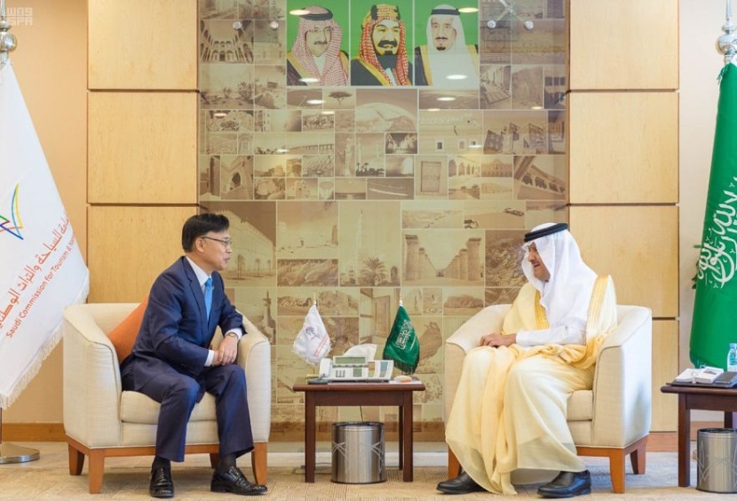 الأمير سلطان بن سلمان يبحث مع سفير كوريا الجنوبية الاستعدادات لافتتاح معرض "روائع آثار السعودية عبر العصور"