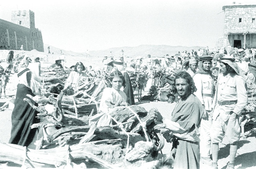 «سوق الثلوث» في أبها .. دورة اقتصادية ثقافية متكاملة