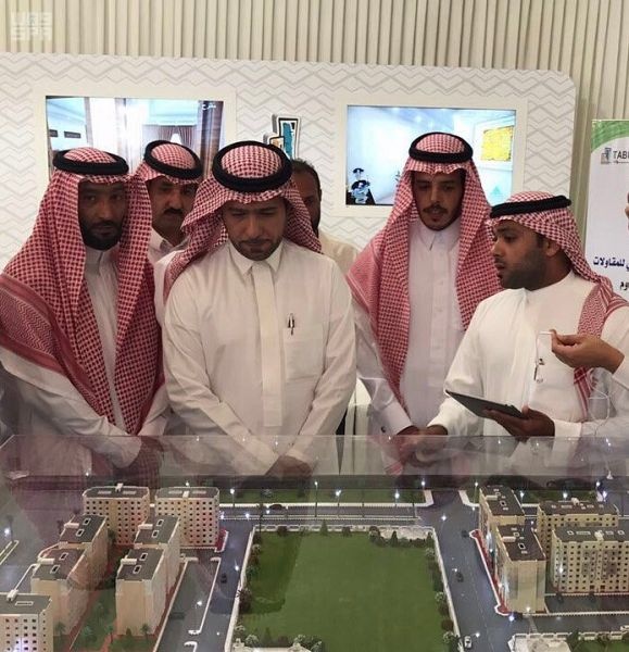 الحقيل يتفقّد مشاريع إسكان "تبوك" ويطّلع على إجراءات حجز الوحدات السكنية