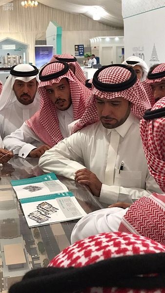 الحقيل يتفقّد مشاريع إسكان "تبوك" ويطّلع على إجراءات حجز الوحدات السكنية
