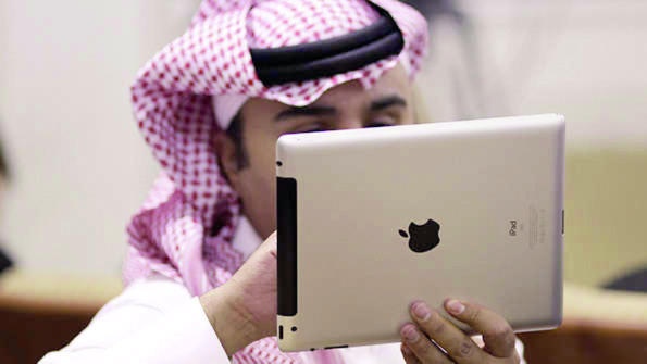 اجتزاء المعرفة في «تويتر» .. جناية ثقافية واجتماعية