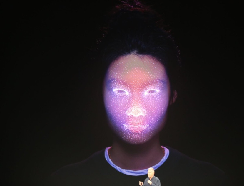 "آبل" تطرح النسخة الخاصة  iPhone X  بتصميم جديد وأسعار تبدأ من 1000 دولار 