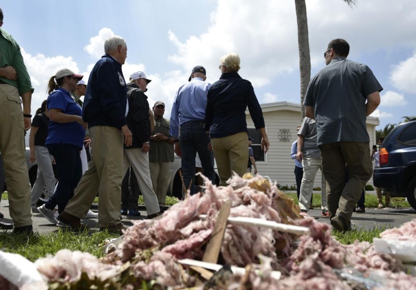 دونالد ترامب يتفقد ضحايا الإعصار في فلوريدا