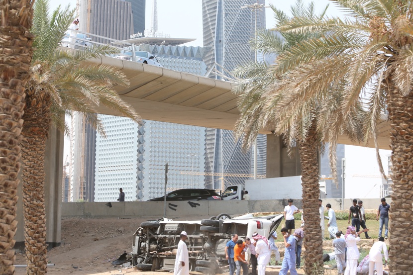 سقوط مركبتين من على كبري في الرياض .. وإصابة 6 أشخاص