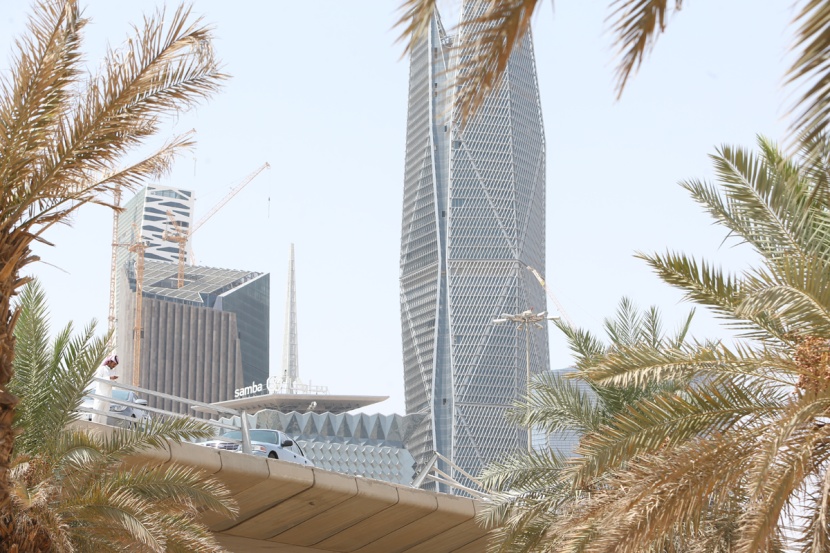 سقوط مركبتين من على كبري في الرياض .. وإصابة 6 أشخاص