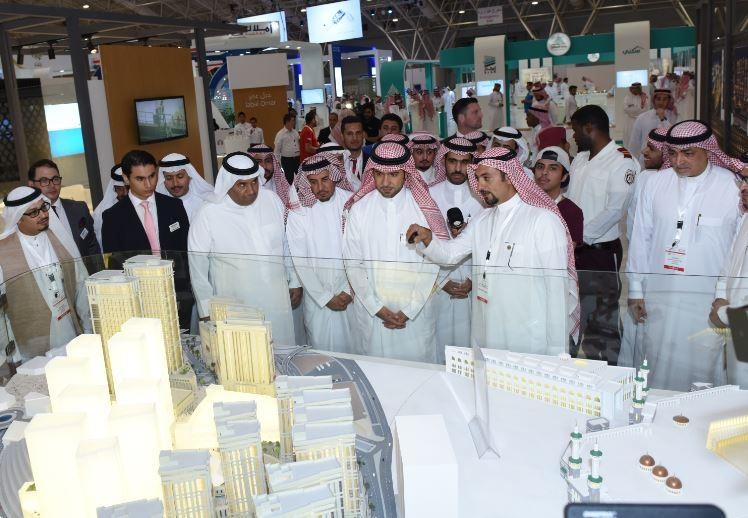 وزير الإسكان يفتتح معرض "ريستاتكس سيتي سكيب 2017"