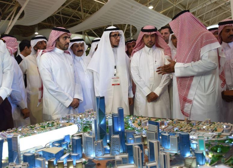 وزير الإسكان يفتتح معرض "ريستاتكس سيتي سكيب 2017"