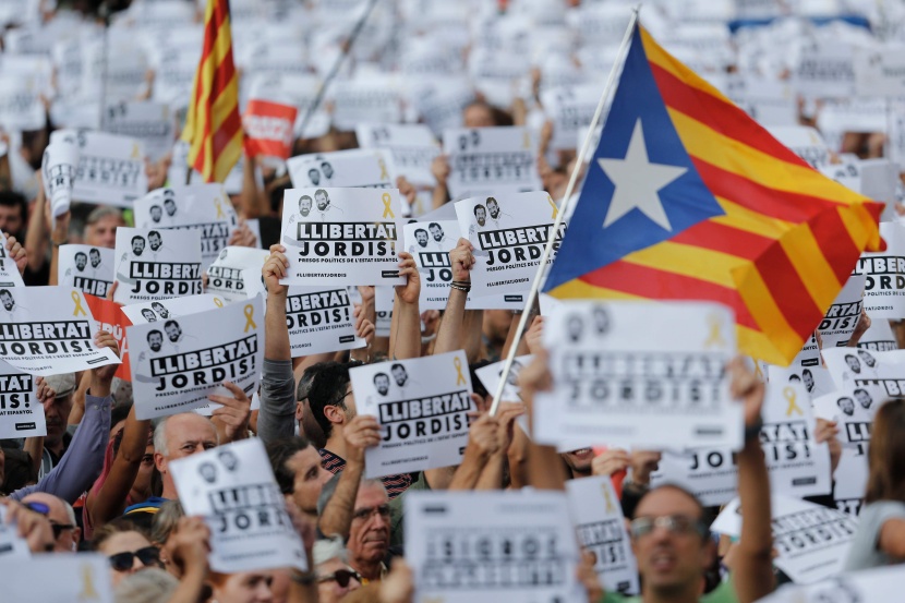 450 الف شخص يتظاهرون في برشلونة مطالبين بالاستقلال