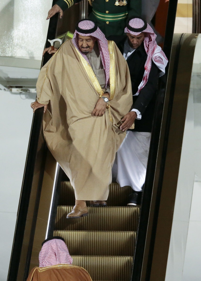 قصة مصورة.. وصول الملك سلمان إلى موسكو