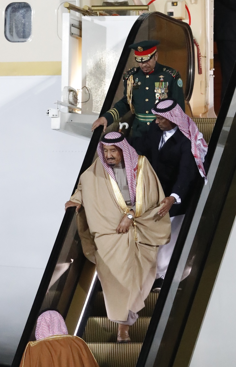 قصة مصورة.. وصول الملك سلمان إلى موسكو