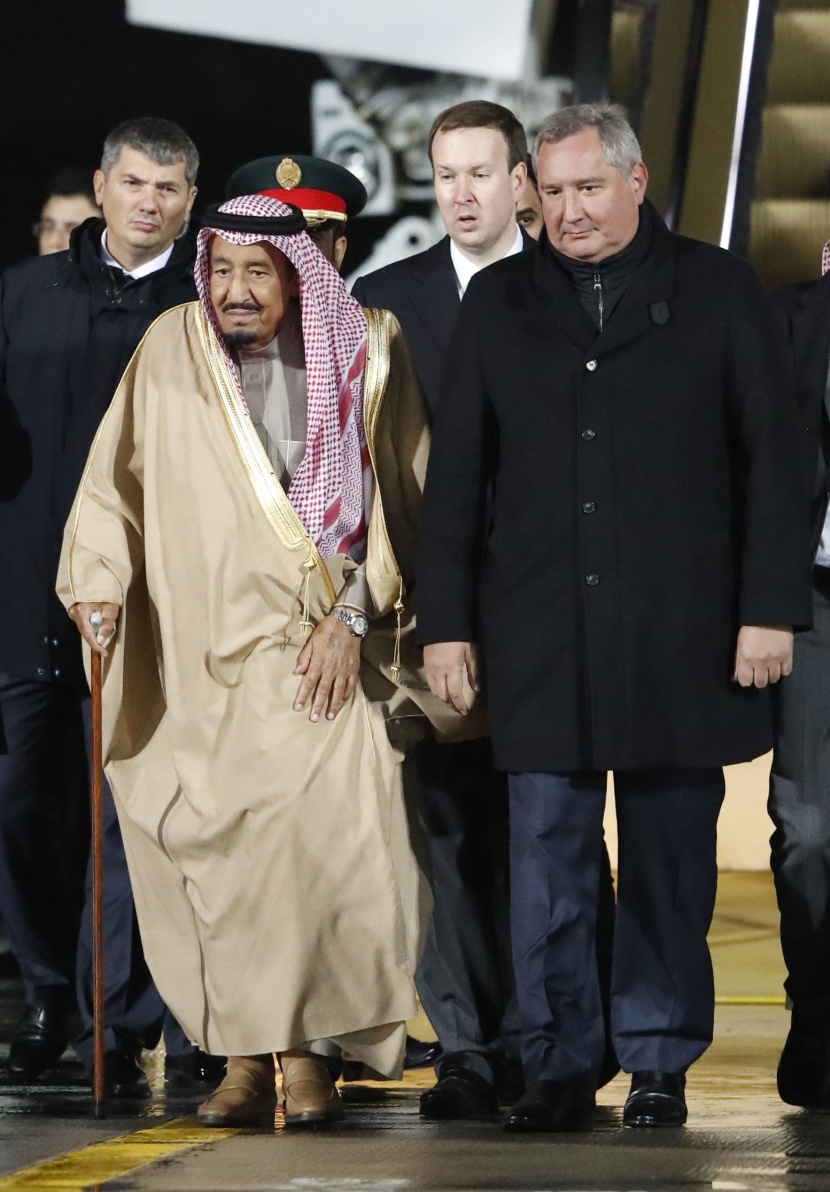 قصة مصورة.. وصول الملك سلمان إلى موسكو