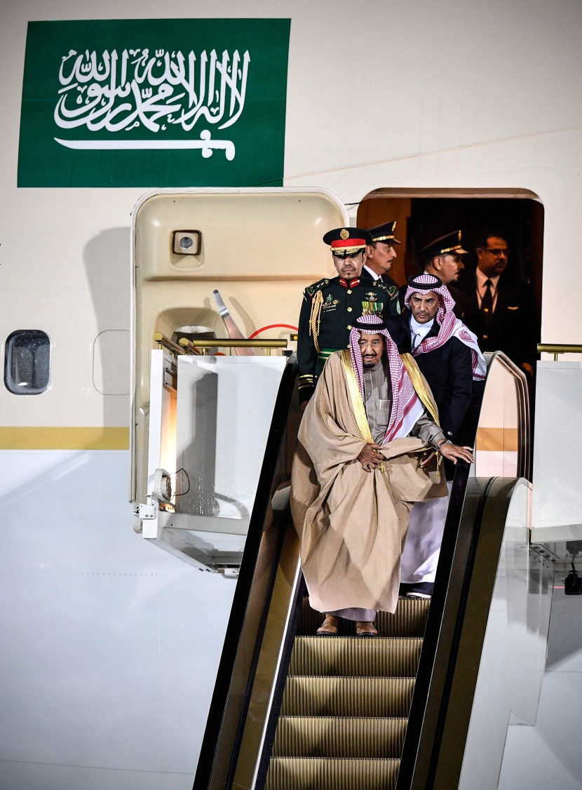 قصة مصورة.. وصول الملك سلمان إلى موسكو