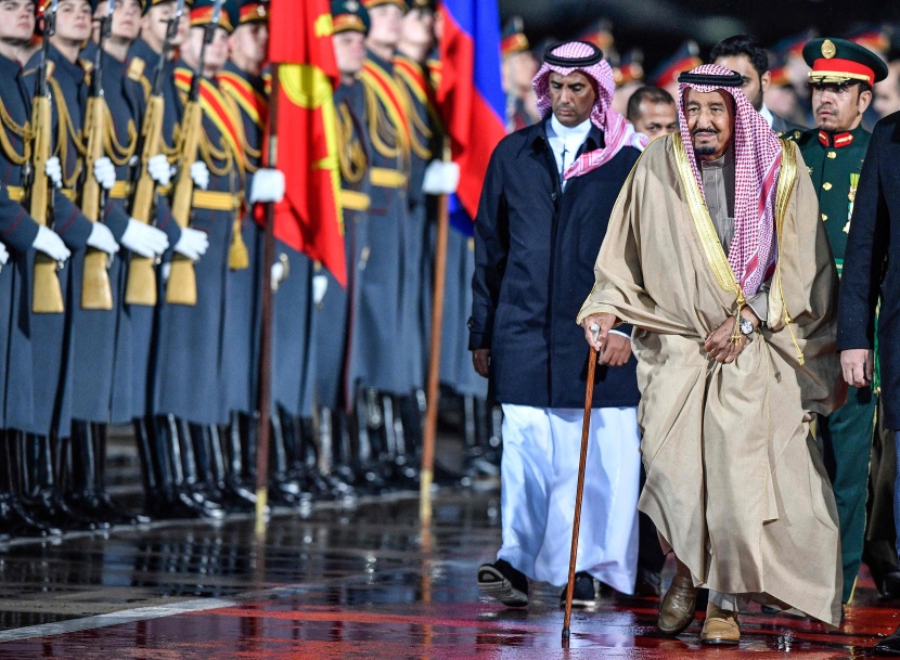 قصة مصورة.. وصول الملك سلمان إلى موسكو