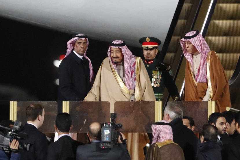 قصة مصورة.. وصول الملك سلمان إلى موسكو