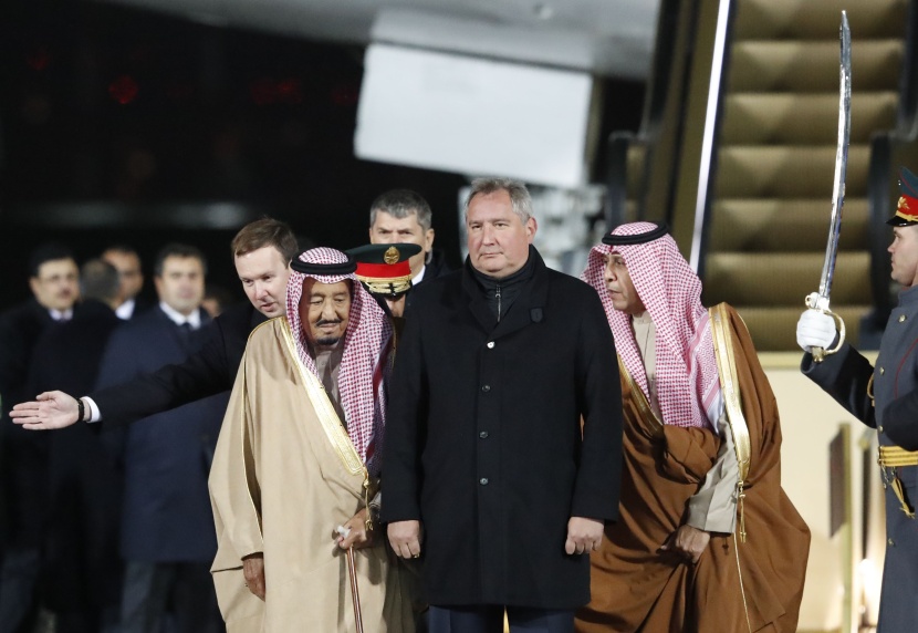 قصة مصورة.. وصول الملك سلمان إلى موسكو