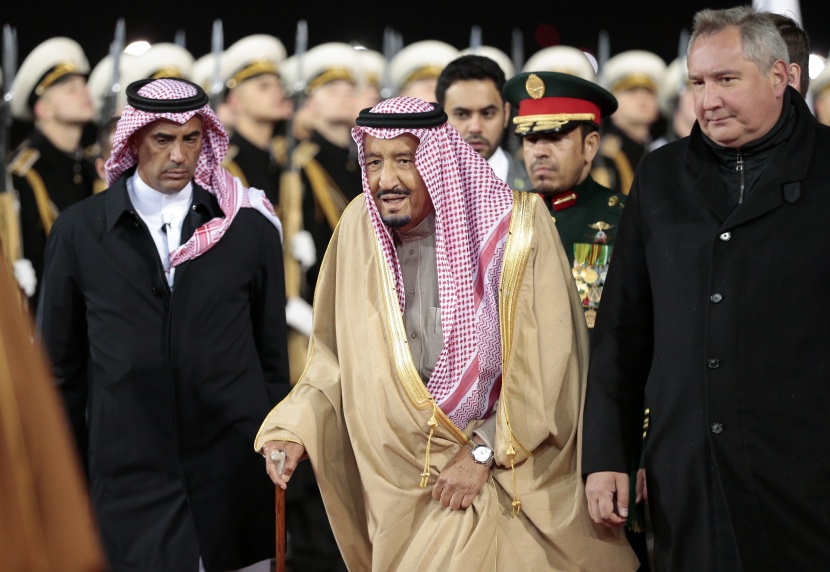 قصة مصورة.. وصول الملك سلمان إلى موسكو