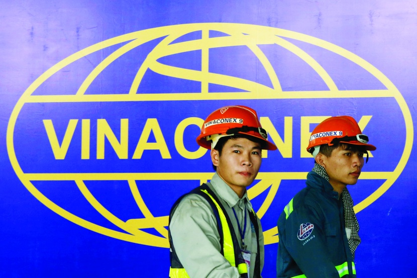 عمال لبناء داخل أحد المواقع في هانوي