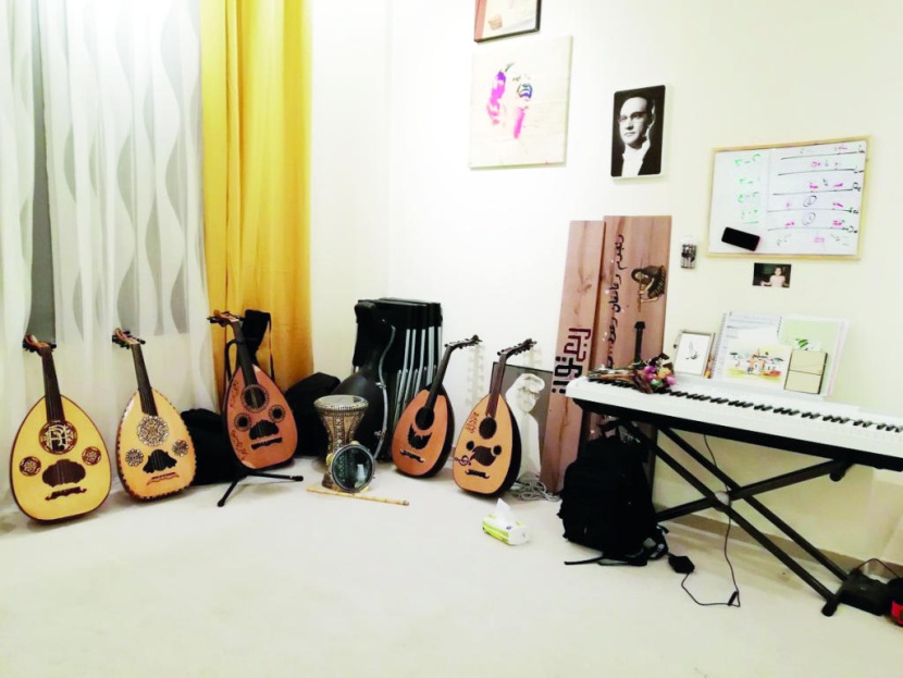 «معلمة عود» سعودية .. الموسيقى لا جنس لها وملك لمن يثريها