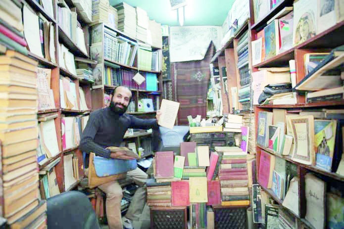 مكتبات القديم والمستعمل .. مناجم معرفة تدر الملايين