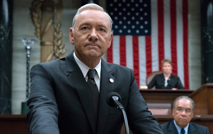 شبكة "نتفليكس" تطرد كيفن سبيسي بعد فضائحه الجنسية