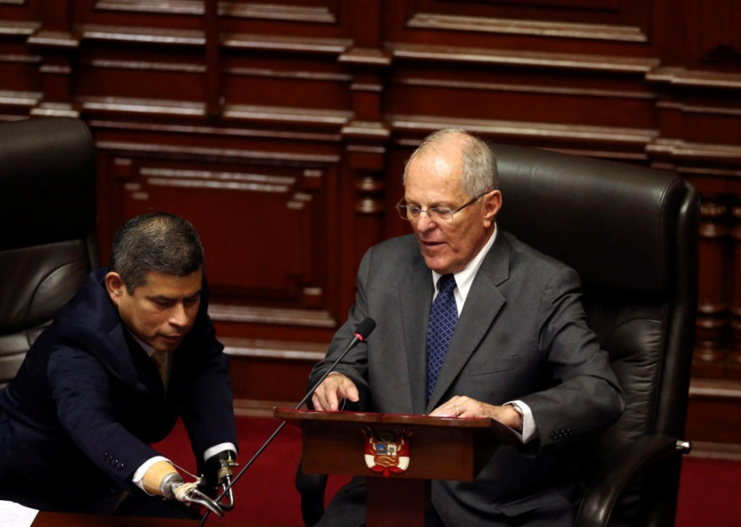 محاكمة رئيس دولة بتهمة الرشوة