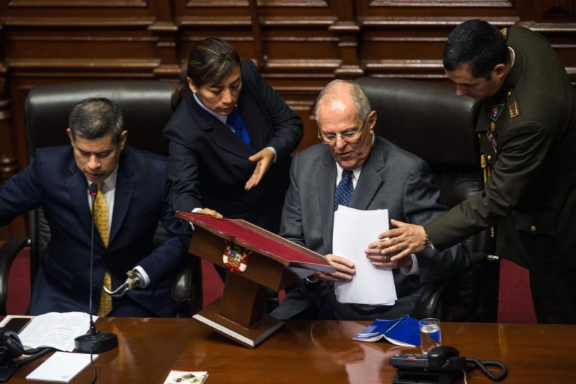 محاكمة رئيس دولة بتهمة الرشوة