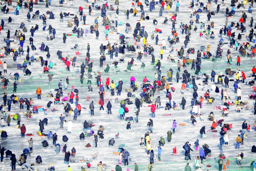 الصيد في نهر متجمد