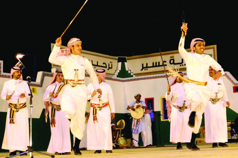 "الجنادرية" تجذب الآلاف