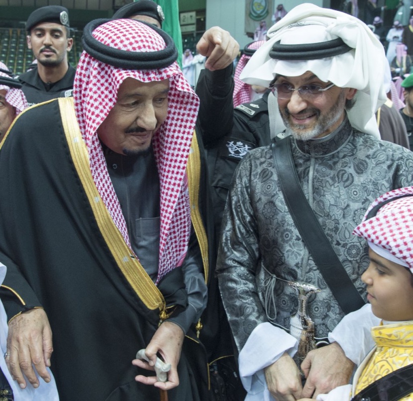 قصة مصورة.. الملك سلمان يرعى حفل العرضة السعودية