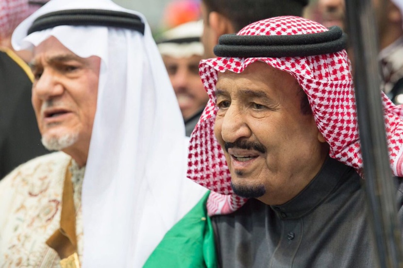 قصة مصورة.. الملك سلمان يرعى حفل العرضة السعودية