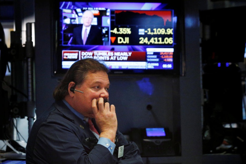 قصة مصورة.. الأسهم الأمريكية تسجل أدنى هبوط في يوم واحد منذ 6 سنوات