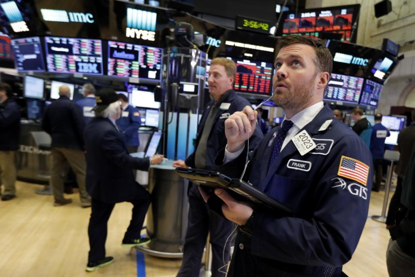 قصة مصورة.. الأسهم الأمريكية تسجل أدنى هبوط في يوم واحد منذ 6 سنوات