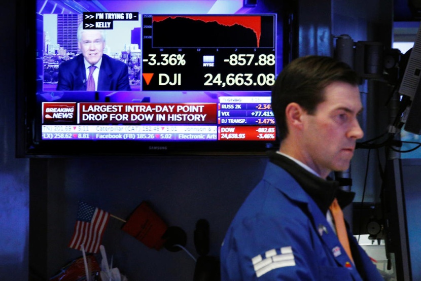 قصة مصورة.. الأسهم الأمريكية تسجل أدنى هبوط في يوم واحد منذ 6 سنوات