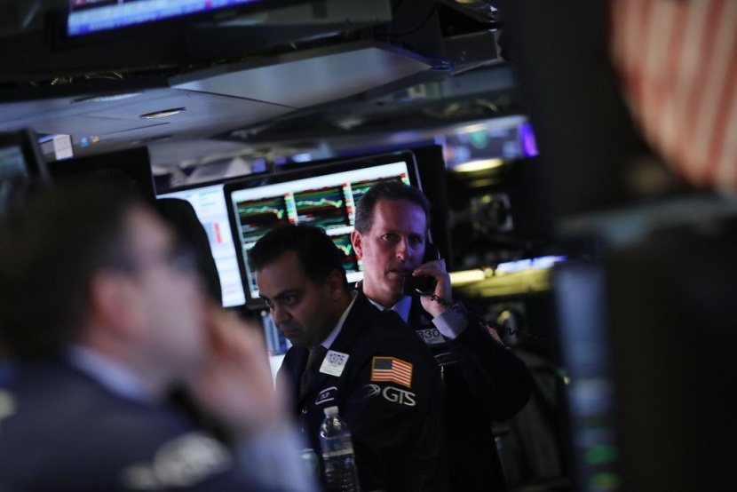 قصة مصورة.. الأسهم الأمريكية تسجل أدنى هبوط في يوم واحد منذ 6 سنوات