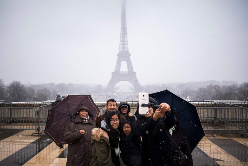 إغلاق برج إيفل في باريس بسبب الثلوج