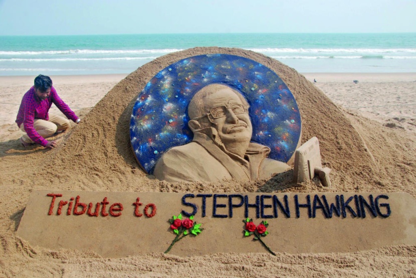 "أينشتاين" القرن الـ21