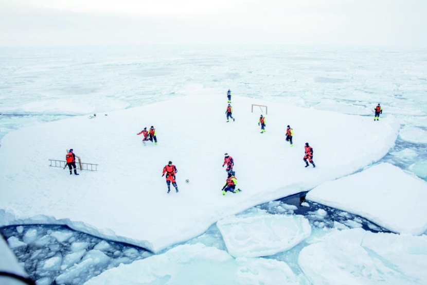 كرةقدم على الجليد