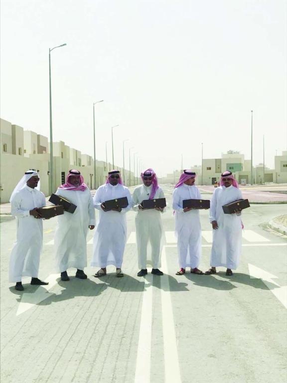 تسليم مواطنين وحدات سكنية في 4 محافظات