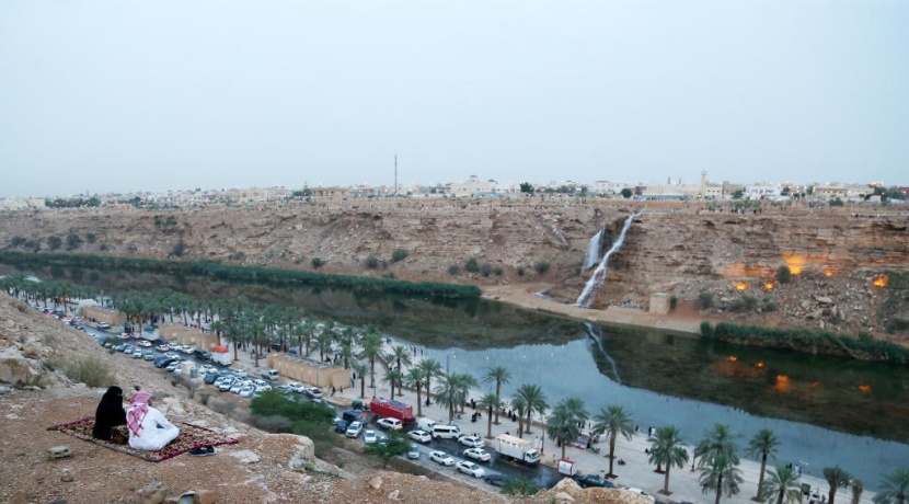 أمطار الرياض تجذب الأهالي للمتنزهات الطبيعية