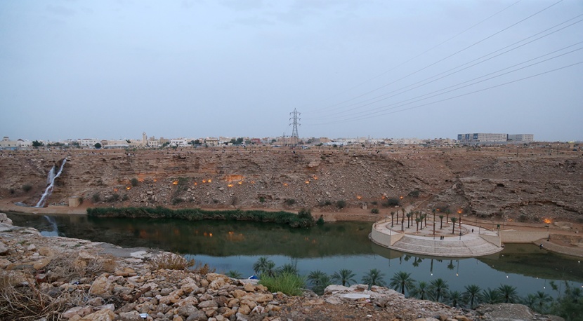 أمطار الرياض تجذب الأهالي للمتنزهات الطبيعية