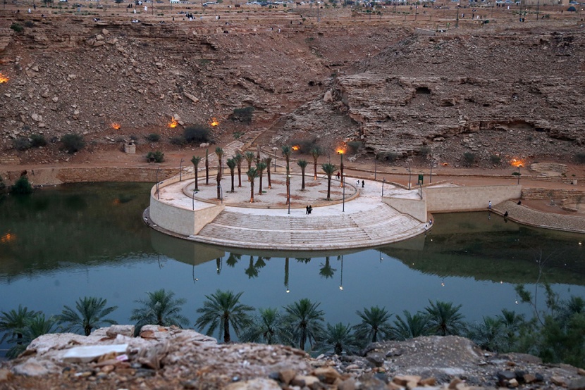 أمطار الرياض تجذب الأهالي للمتنزهات الطبيعية