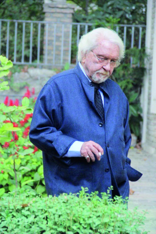 داريوش شايغان .. رفض سرقة الملالي للثورة فسرقوا وطنه