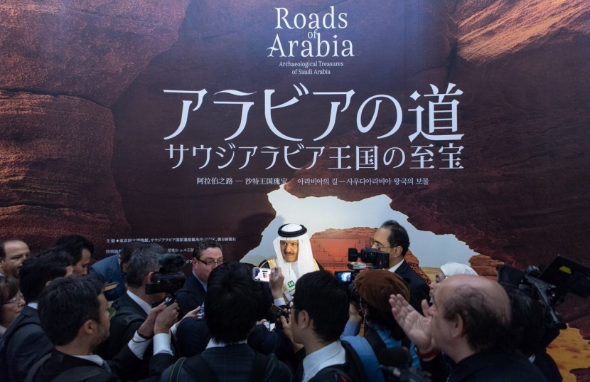 تبوك : اكتشاف آثار أقدام إنسان في النفود تعود لأكثر من 85 ألف عام