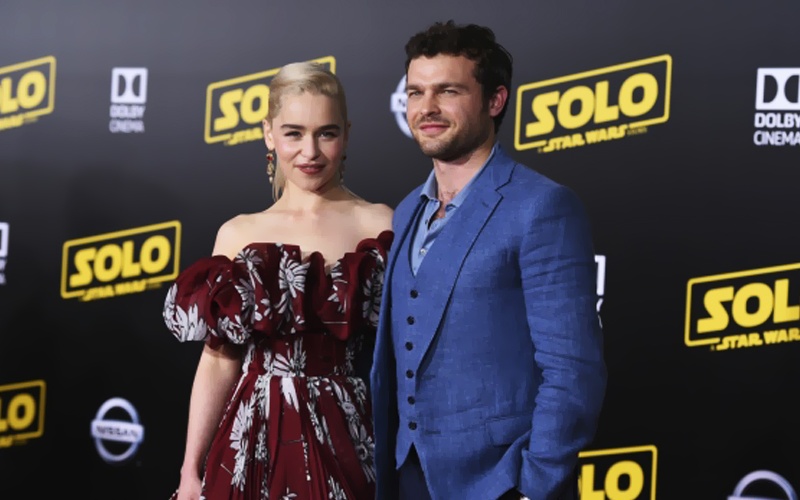 فيلم "سولو" أحدث أفلام ستار ووزر يلقى استحسانا من النقاد رغم مشاكل إنتاجه