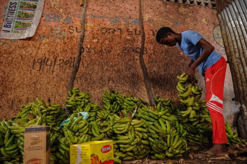 قصة مصورة: رمضان.. صلوات وذكر وموائد عامرة