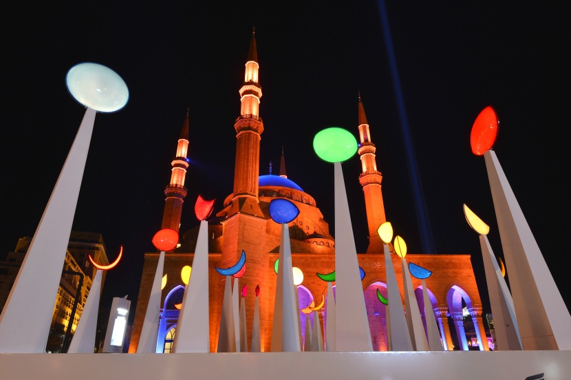 قصة مصورة: رمضان.. صلوات وذكر وموائد عامرة