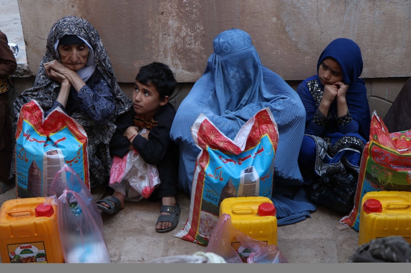 قصة مصورة: رمضان.. صلوات وذكر وموائد عامرة