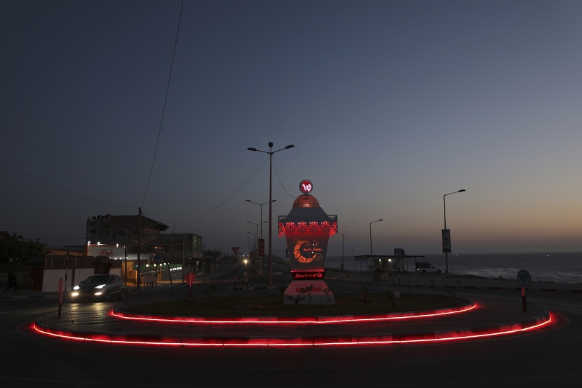 قصة مصورة: رمضان.. صلوات وذكر وموائد عامرة