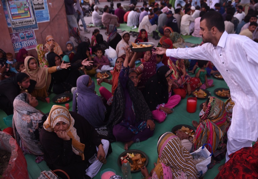 قصة مصورة: رمضان حول العالم